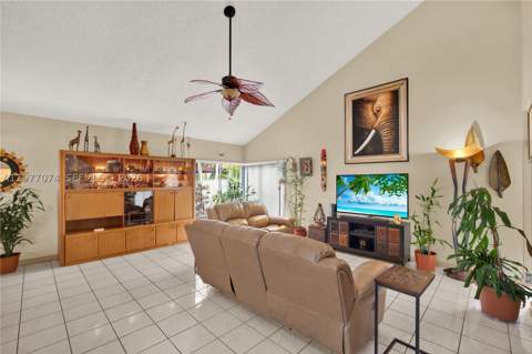 10528 SW 118th Pl, Miami FL - photo 9 of 45