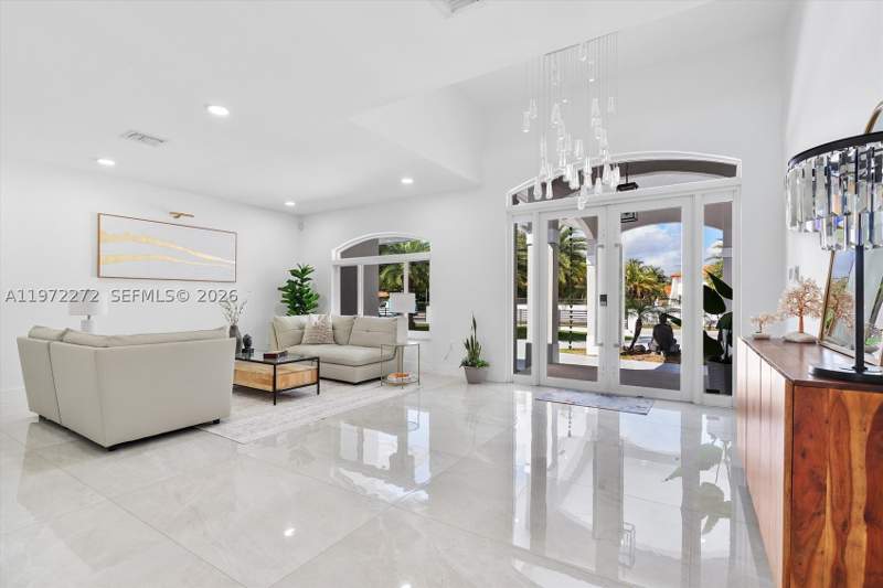 5 bedroom SingleFamilyResidence at 135 SW 125th Ave, Sweetwater Ests Sub, Miami — photo 3