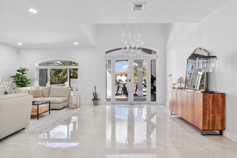 5 bedroom SingleFamilyResidence at 135 SW 125th Ave, Sweetwater Ests Sub, Miami — photo 4