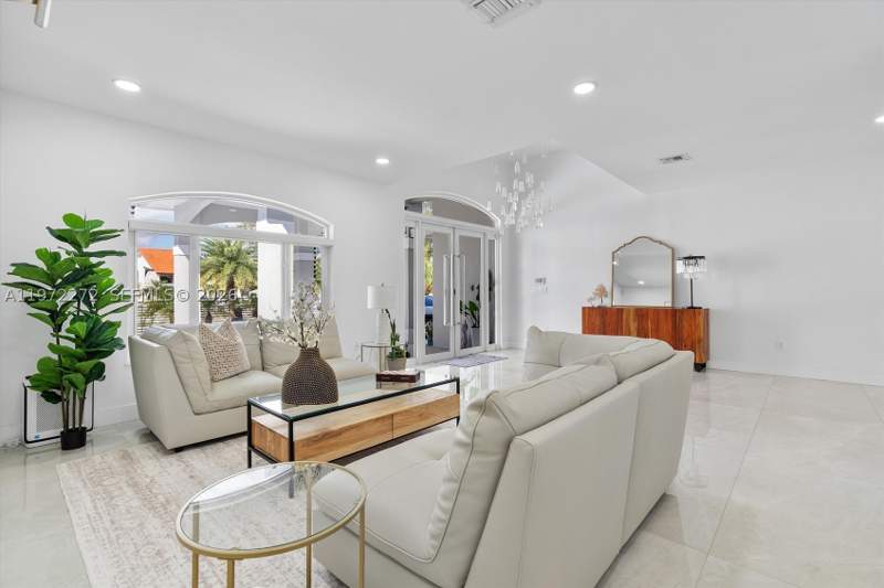 5 bedroom SingleFamilyResidence at 135 SW 125th Ave, Sweetwater Ests Sub, Miami — photo 5