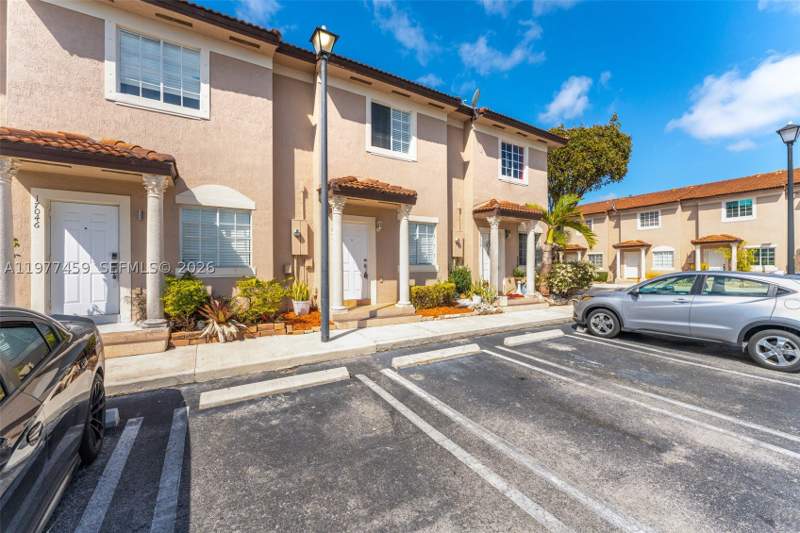 2 bedroom Townhouse at 17040 SW 137th Pl, Cazadores Sub, Miami — photo 2