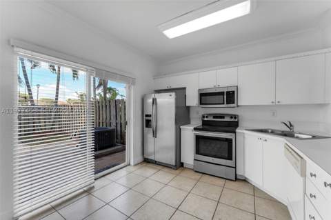 17040 SW 137th Pl, Miami FL - photo 8 of 29