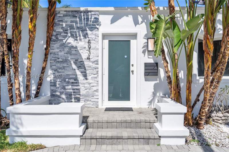3 bedroom SingleFamilyResidence at 8934 Harding Ave, Second Amd Plat Of Norman, Surfside — photo 3