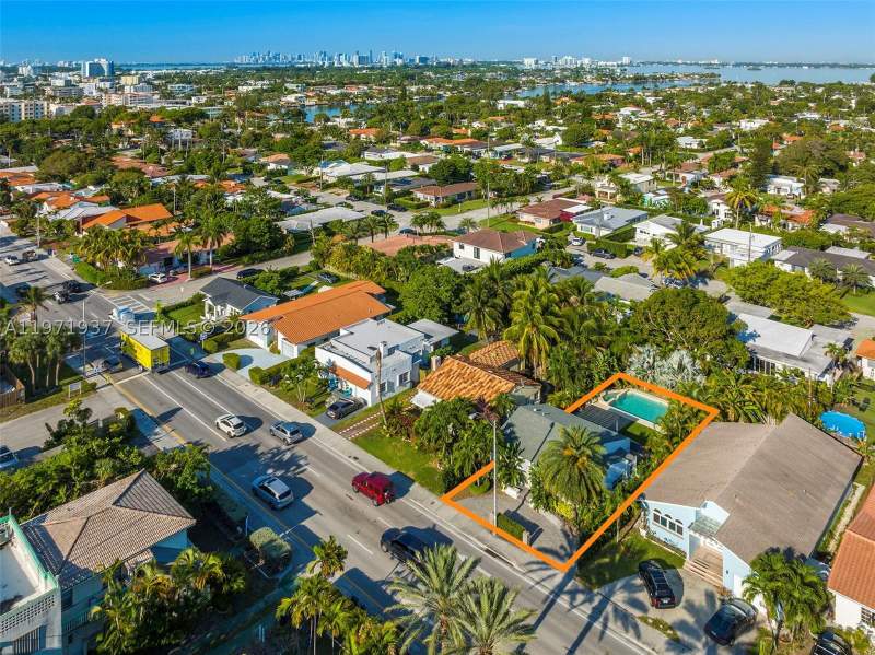 3 bedroom SingleFamilyResidence at 8934 Harding Ave, Second Amd Plat Of Norman, Surfside — photo 4