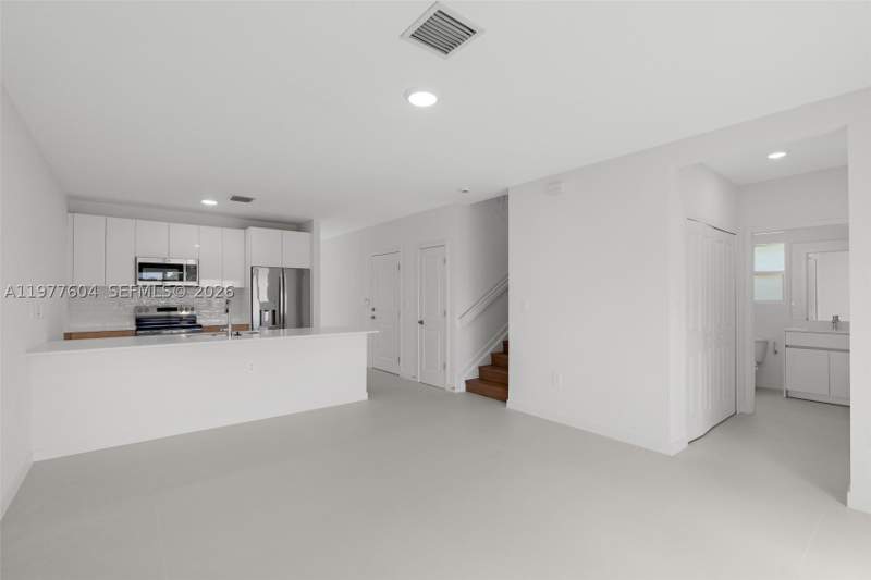 5 bedroom Townhouse at 13347 SW 274 St 13347, Sunrise Estates, Homestead — photo 4