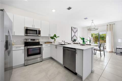 13074 SW 233rd Ter, Homestead FL - photo 11 of 43