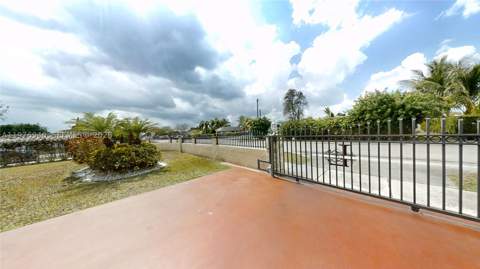 705 NW 8th Ave, Florida City FL - photo 23 of 41