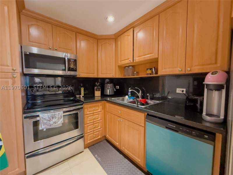 1 bedroom Condominium at 5005 Collins Ave 825, The Carriage Club North C, Miami Beach — photo 5