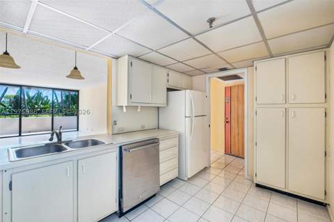 170 Ocean Lane Dr 310, Key Biscayne FL - photo 13 of 41
