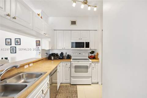 17100 N Bay Rd 1810, Sunny Isles Beach FL - photo 10 of 36
