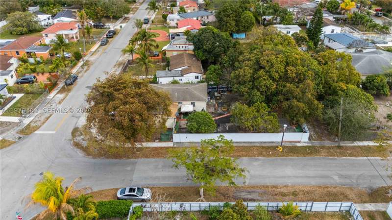 3 bedroom SingleFamilyResidence at 380 NW 133rd St, Overbrook Shores, North Miami — photo 3