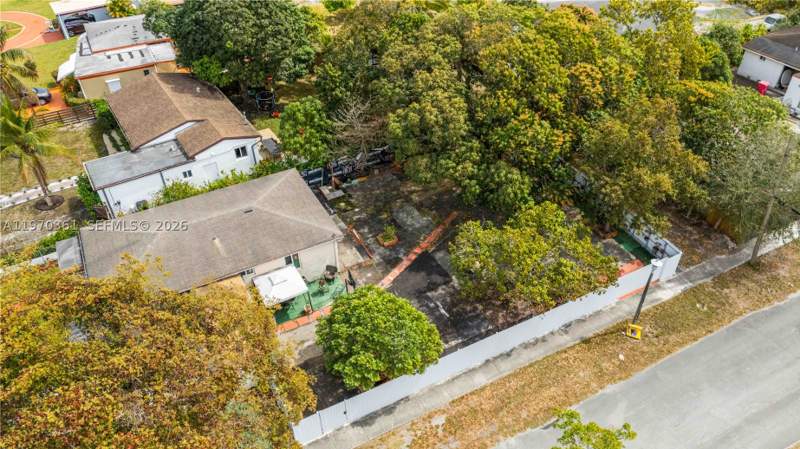 3 bedroom SingleFamilyResidence at 380 NW 133rd St, Overbrook Shores, North Miami — photo 4