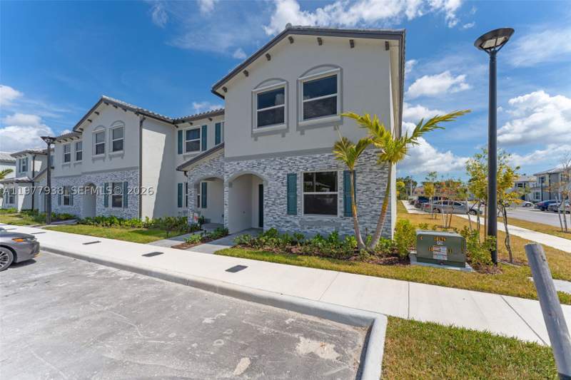 4 bedroom Townhouse at 191 SE 11th Ave, St Germain Assemblage, Florida City — photo 2