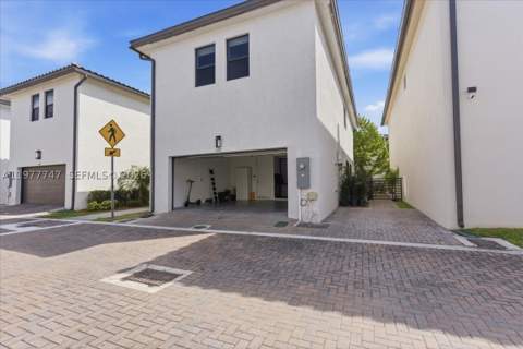 4395 NW 80th Ct, Doral FL - photo 19 of 44