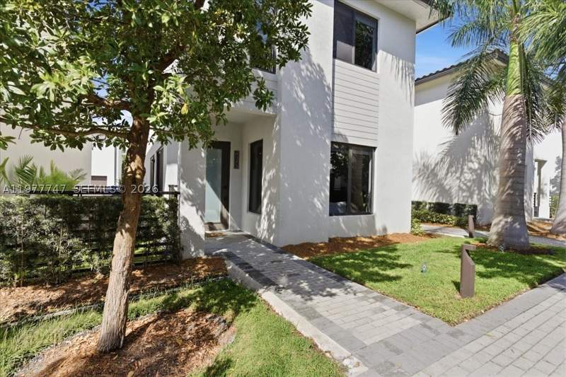4 bedroom SingleFamilyResidence at 4395 NW 80th Ct, Canarias East, Doral — photo 2