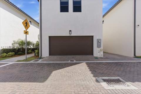4395 NW 80th Ct, Doral FL - photo 20 of 44