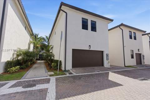 4395 NW 80th Ct, Doral FL - photo 21 of 44