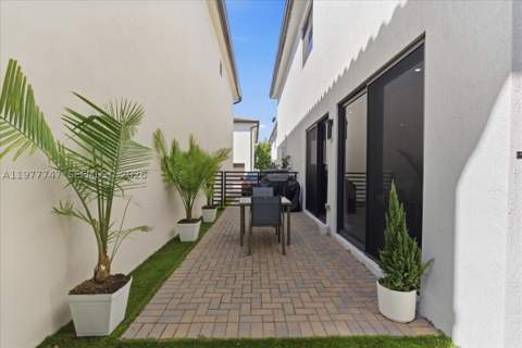 4395 NW 80th Ct, Doral FL - photo 22 of 44