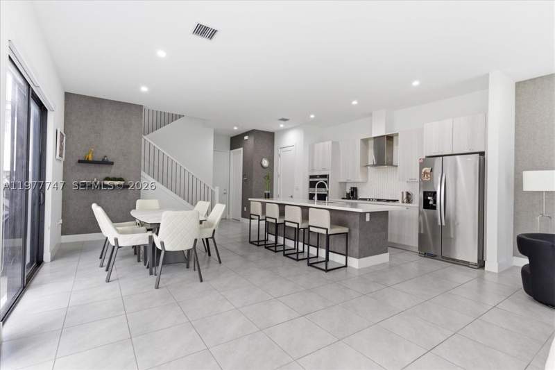 4 bedroom SingleFamilyResidence at 4395 NW 80th Ct, Canarias East, Doral — photo 3