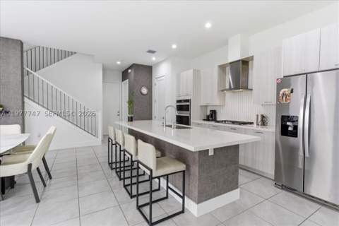 4395 NW 80th Ct, Doral FL - photo 7 of 44