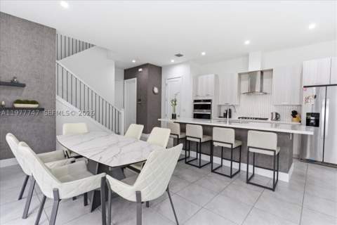 4395 NW 80th Ct, Doral FL - photo 8 of 44