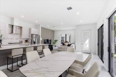 4395 NW 80th Ct, Doral FL - photo 9 of 44