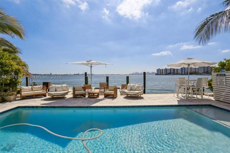 3 bedroom Condominium at 1930 Bay Dr 4, Isle Of Normandy Miami Vi, Miami Beach — photo 2