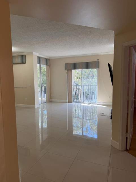 3225 NE 184th Street 10303, Aventura FL - photo 11 of 33