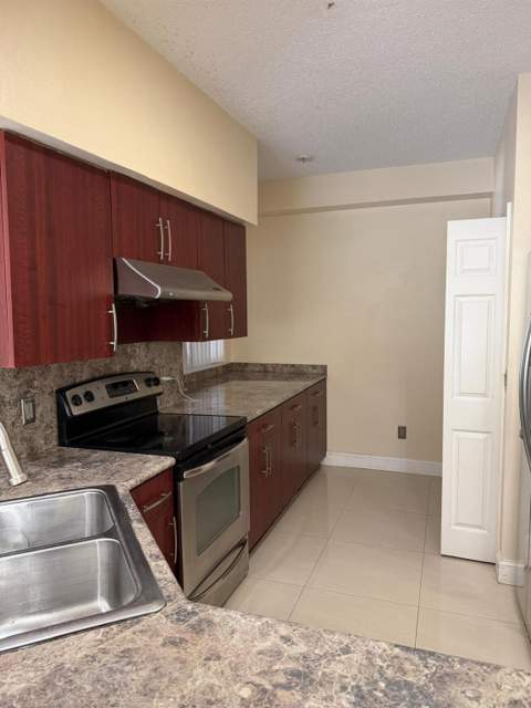 3225 NE 184th Street 10303, Aventura FL - photo 7 of 33