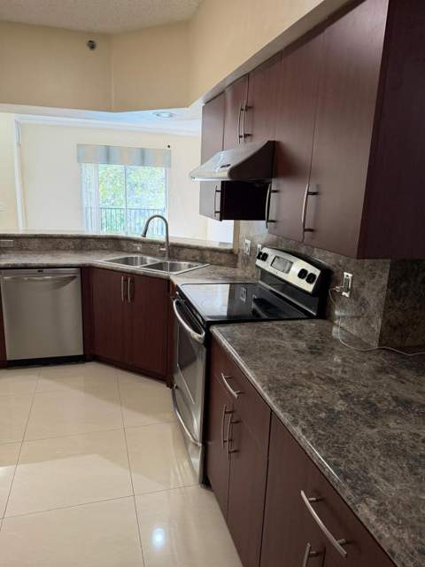 3225 NE 184th Street 10303, Aventura FL - photo 9 of 33