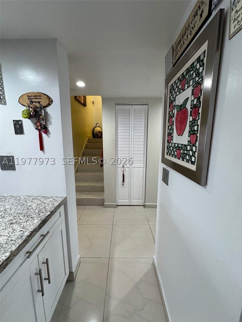 3 bedroom Townhouse at 2385 W 69th St 2385-A, West Palm Gardens Villas, Hialeah — photo 3