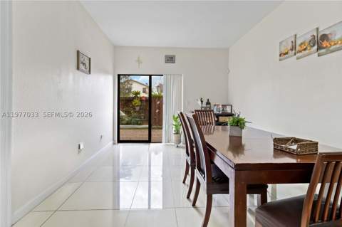 10268 NW 88th Ter, Doral FL - photo 14 of 39