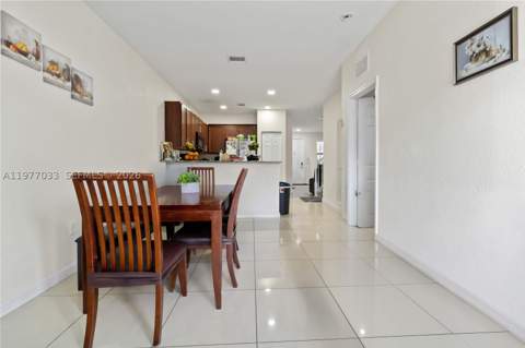 10268 NW 88th Ter, Doral FL - photo 15 of 39