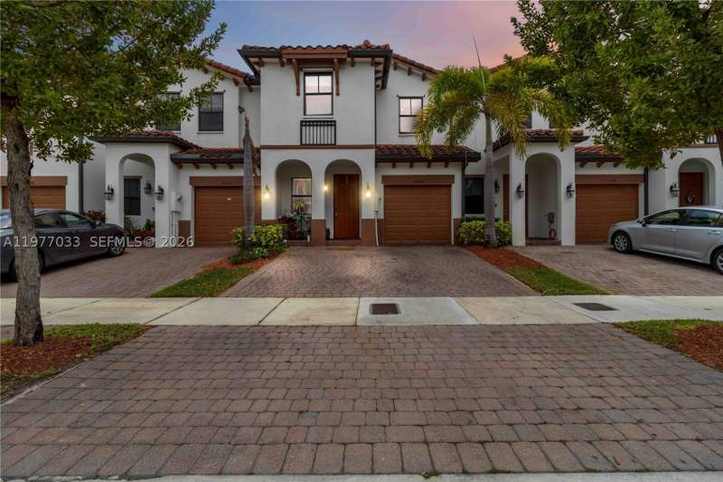 4 bedroom Townhouse at 10268 NW 88th Ter, Grand Bay North, Doral — photo 2