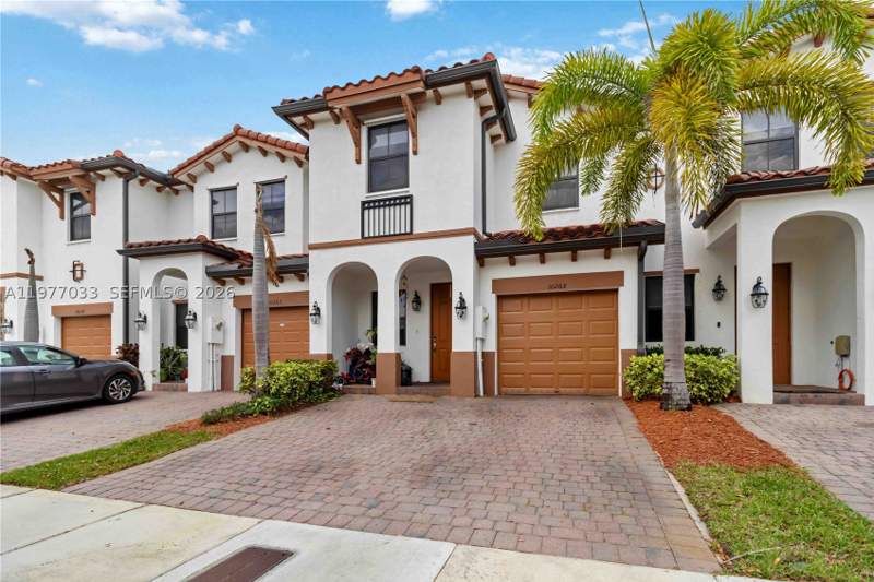 4 bedroom Townhouse at 10268 NW 88th Ter, Grand Bay North, Doral — photo 4