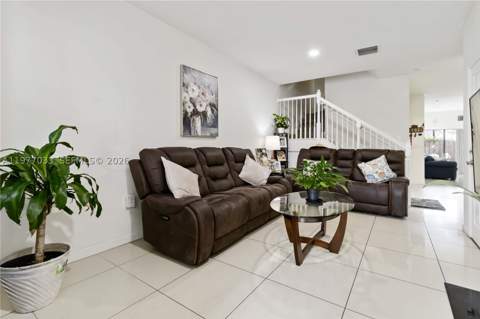 10268 NW 88th Ter, Doral FL - photo 6 of 39