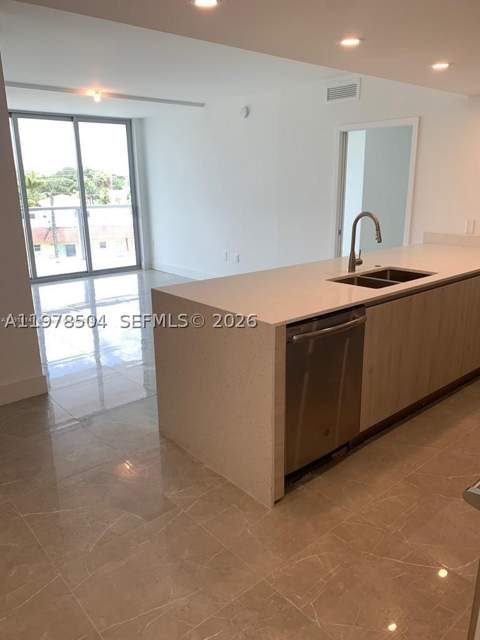 13800 Highland Dr 403, North Miami Beach FL - photo 6 of 17