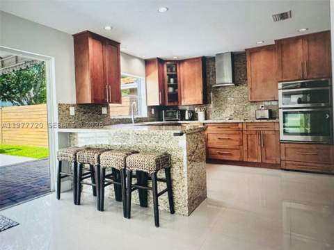8826 NW 189th Ter, Hialeah FL - photo 13 of 34