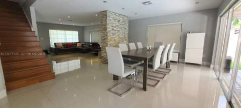 8826 NW 189th Ter, Hialeah FL - photo 8 of 34