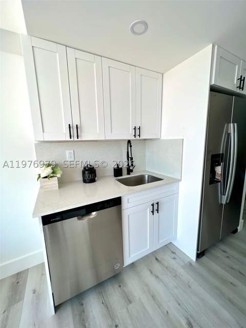 8530 Byron Ave 402, Miami Beach FL - photo 15 of 29