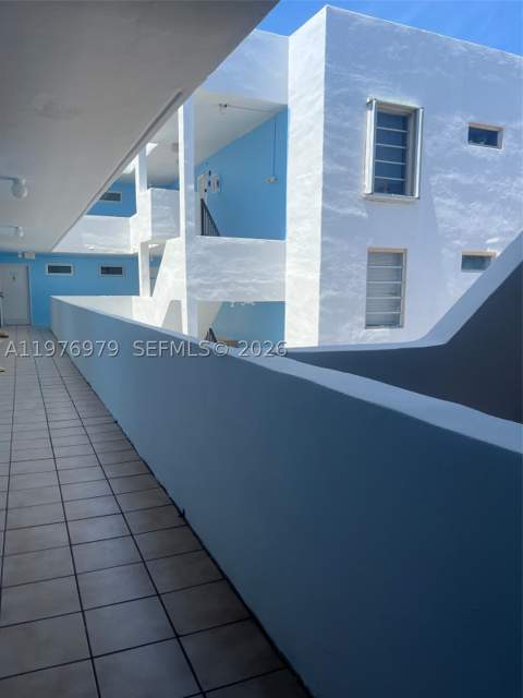 8530 Byron Ave 402, Miami Beach FL - photo 6 of 29