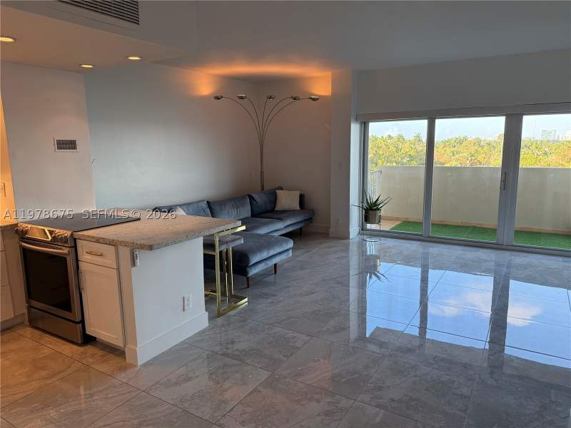 1 bedroom Condominium at 880 NE 69th St 5Q, Clipper Condo No 1, Miami — photo 2