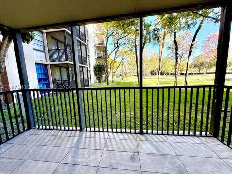 3301 N Country Club Dr 106, Aventura FL - photo 16 of 18