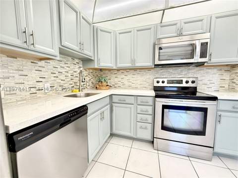 3301 N Country Club Dr 106, Aventura FL - photo 6 of 18