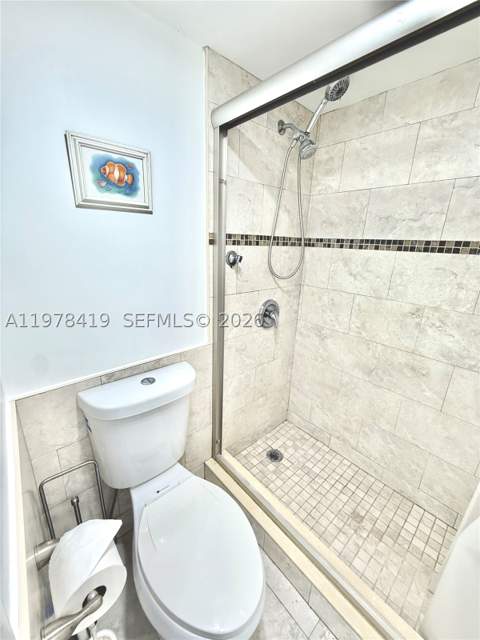 3301 N Country Club Dr 106, Aventura FL - photo 8 of 18