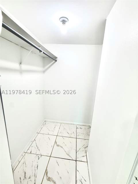 3301 N Country Club Dr 106, Aventura FL - photo 9 of 18