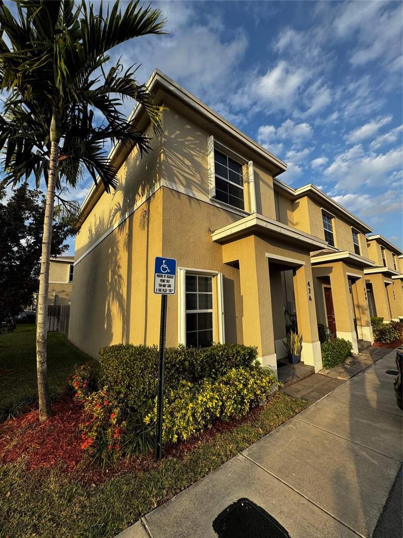 2 bedroom Townhouse at 476 NE 5th Terrace, Keys Pointe, Florida City — photo 3