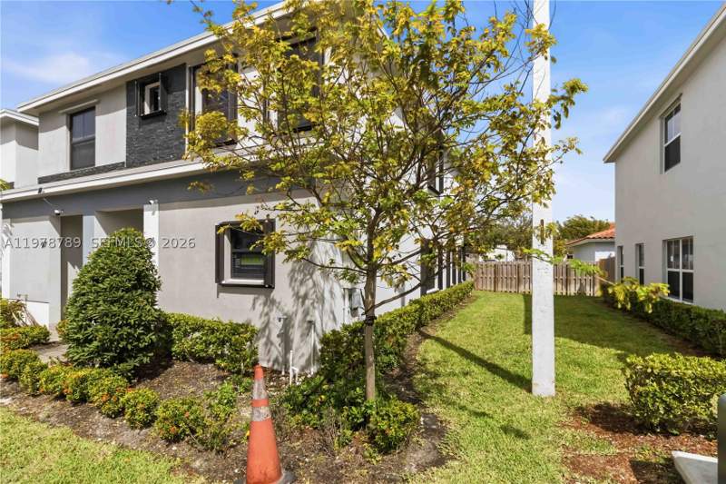 3 bedroom Townhouse at 421 NE 1st Dr, Florida City Park Rev, Florida City — photo 5
