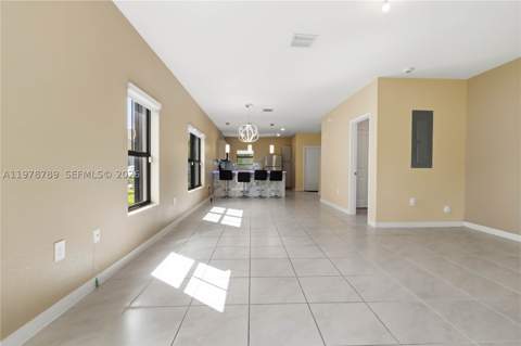 421 NE 1st Dr, Florida City FL - photo 9 of 24