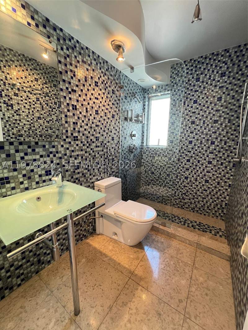 1 bedroom Condominium at 1340 Lincoln Rd 705, Golden House Condo, Miami Beach — photo 2